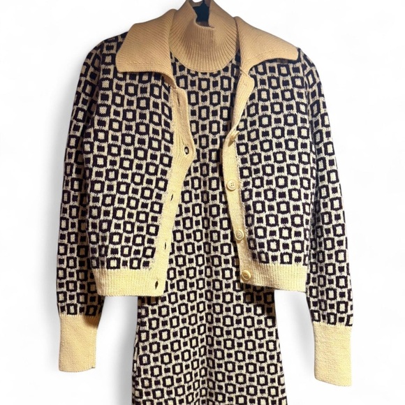 Geometric Patterned Sweater - Picture 3 of 4